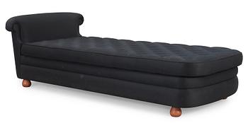 686. JOSEF FRANK, couch, Firma Svenskt Tenn, modell 775.