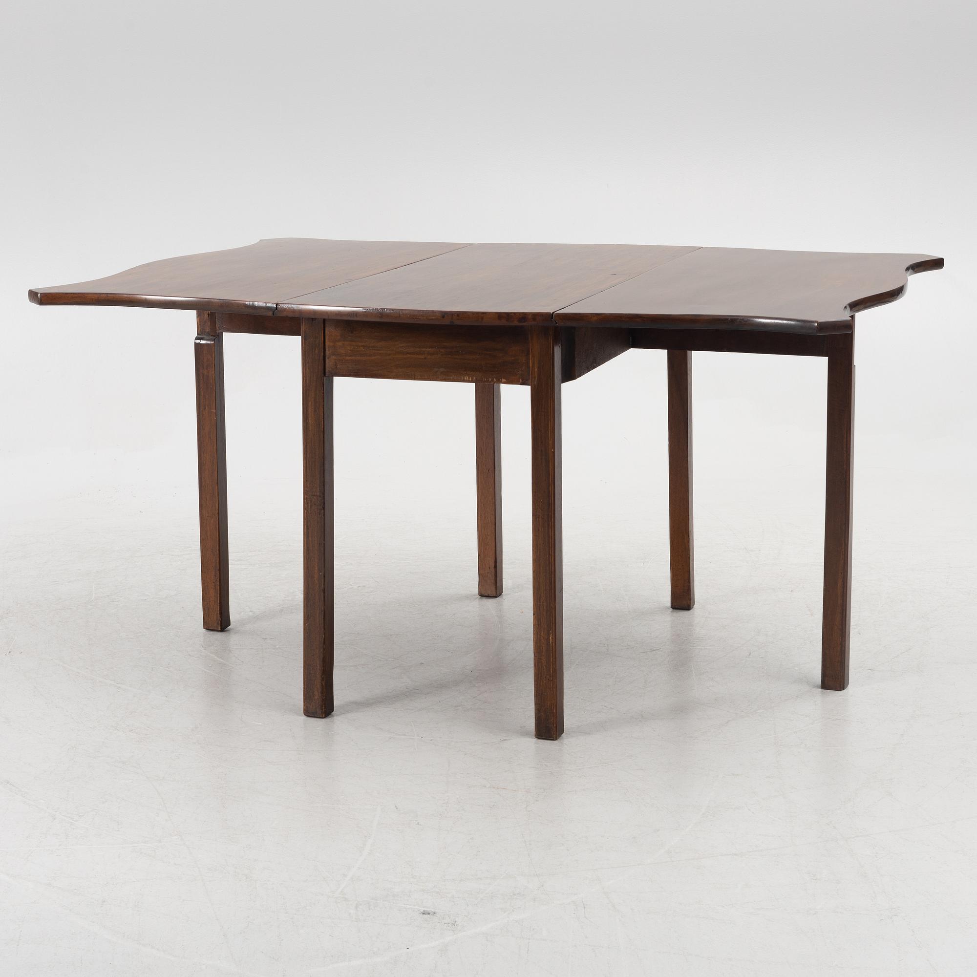 Drop-leaf table, England, 19th Century.