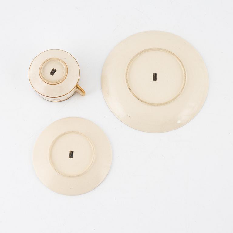 Schatull med servis, 15 delar, satsuma, signerad, Japan, sen Meiji (1868-1912).