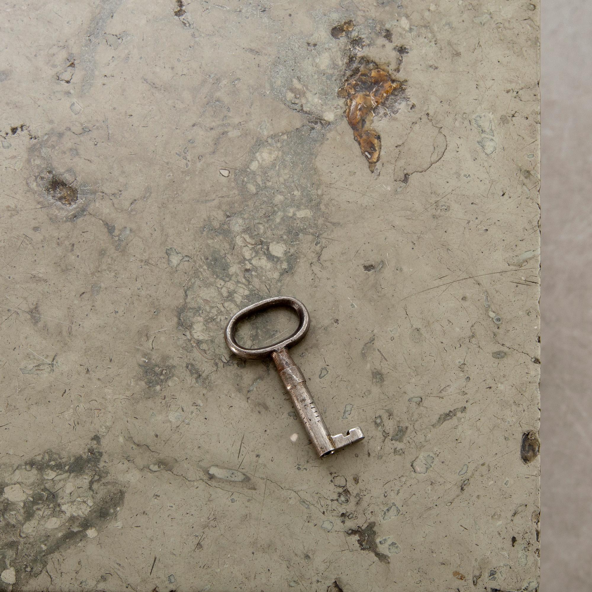 A late gustavian chest of drawers.