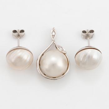 Earrings and pendant, 18K white gold and mabe pearls.