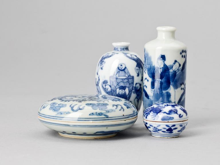 SNUSFLASKOR samt LOCKDOSOR, 4 delar, porslin, bl a Sen Qing, Kina, 1800/1900-tal.