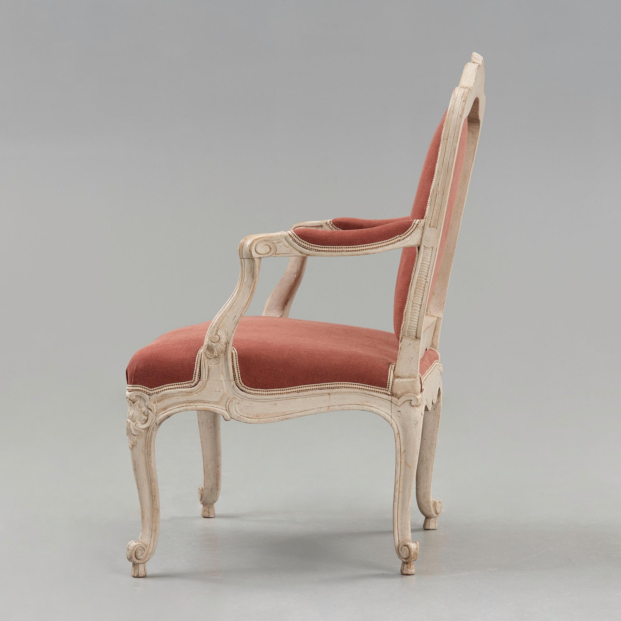 KARMSTOL. Stockholmsarbete, i Olof Höglanders art (mästare i Stockholm 1750-1765). Rokoko. En senare kopia medföljer.