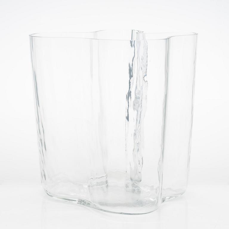 Alvar Aalto,  probably a 1960s '3031' vase for Iittala, unsigned.