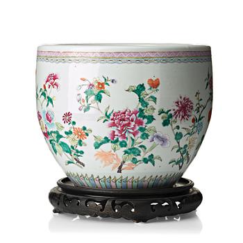 A famille rose flower pot, Qing dynasty, circa 1900.