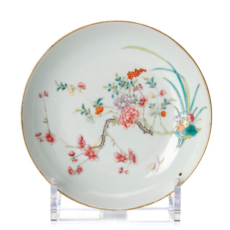 A famille rose dish, Qing dynasty with Tongzhi mark and period (1862-74).
