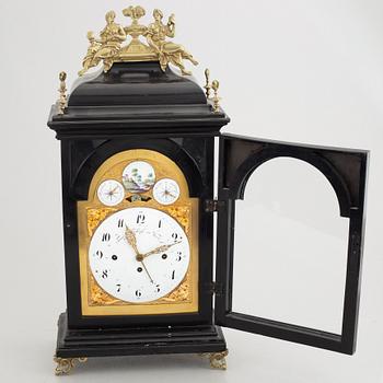 An Austrian mantle clock. by Franz Weiskopf, Vienna, from around the year 1800.