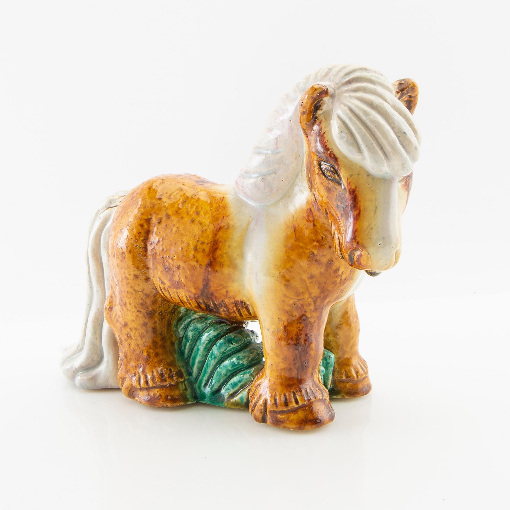 Gunnar Nylund, figurine with a chamotte stoneware glaze, Rörstrand, mid-20th century.