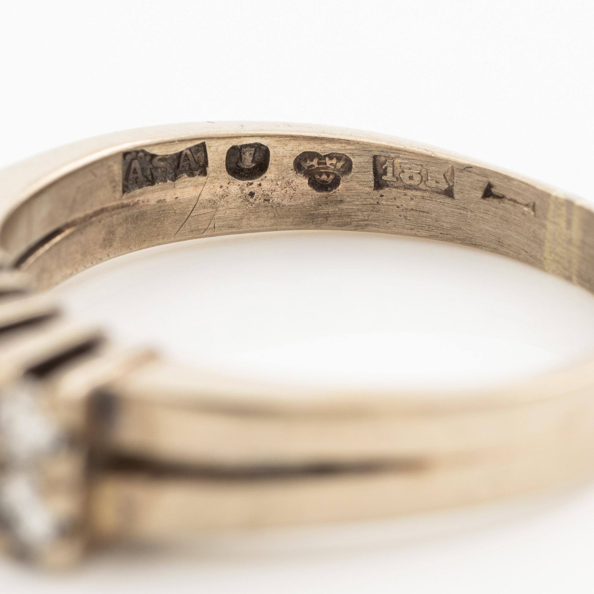 Ring, 18K vitguld med två rader med tio briljantslipade diamanter.