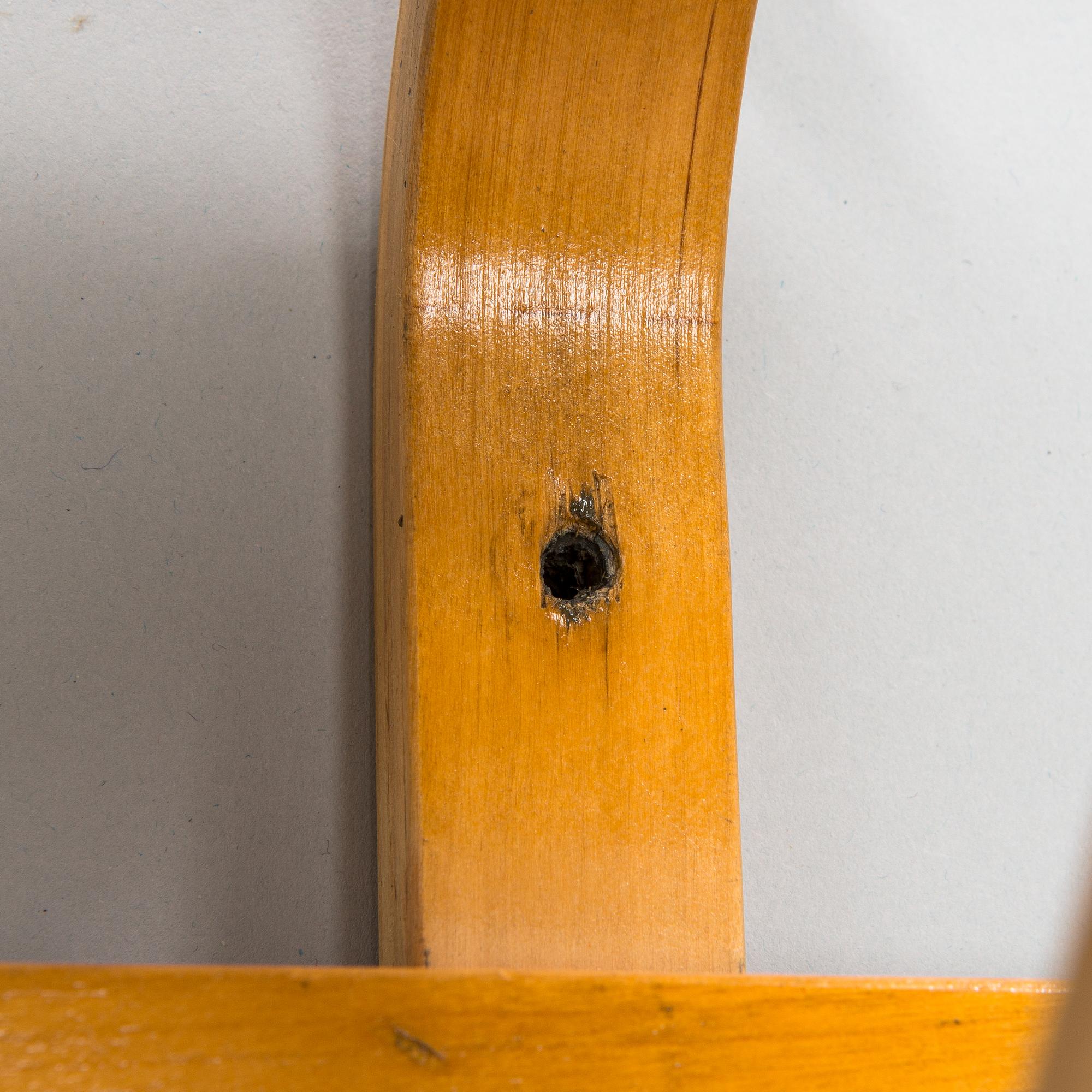 Alvar Aalto, hatthylla/ klädhängare för O.Y. Huonekalu-ja Rakennustyötehdas A.B, 1900-talets mitt.