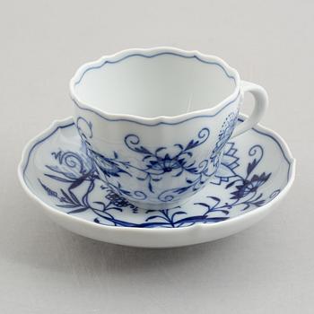 29 pieces of a "Zwiebelmuster" porcelain service, Meissen, Germany.