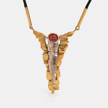 Jouni Salo, A unique necklace made of 18K gold, palladium, leather and a garnet. Tillander, Helsinki 1995.