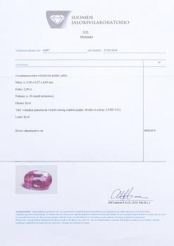 Sormus, 18K rosékultaa, pinkki safiiri n. 2.49 ct ja timantteja n. 0.82 ct yht. Korkelia, Helsinki.