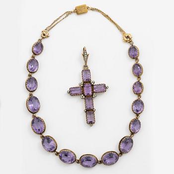 Necklace in silver and 18K gold with faceted glass, and a cross in silver with amethyst and pearls.