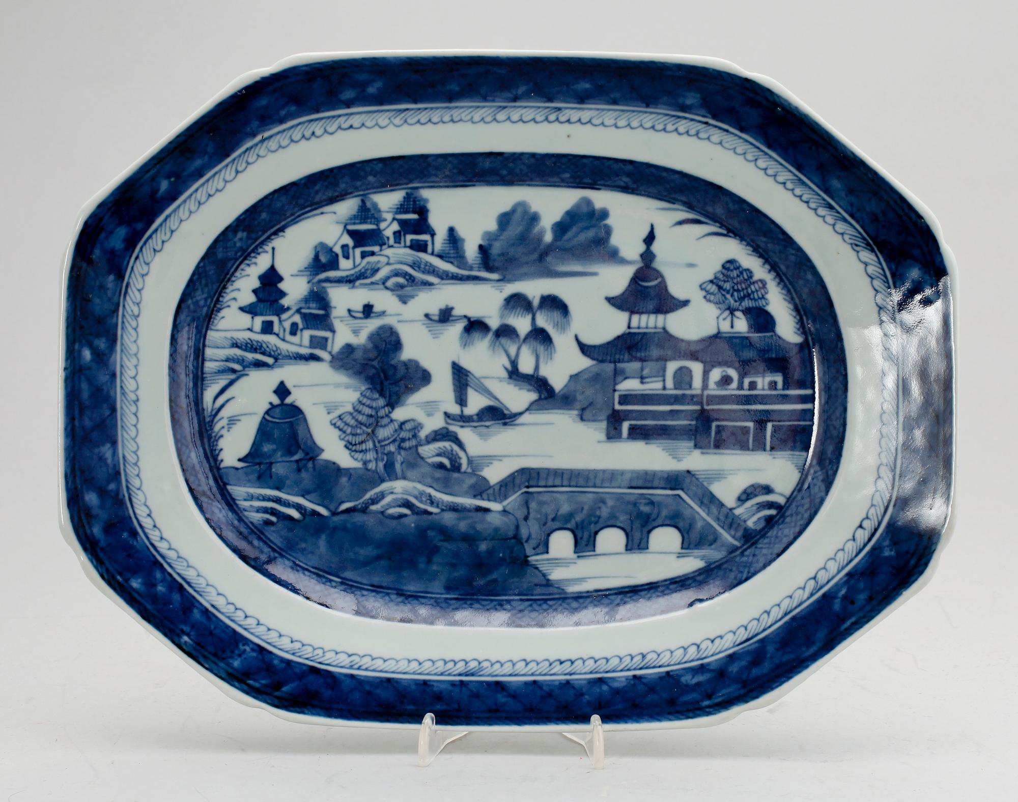 STEKFAT, porslin, Kina, sannolikt 1800-tal.