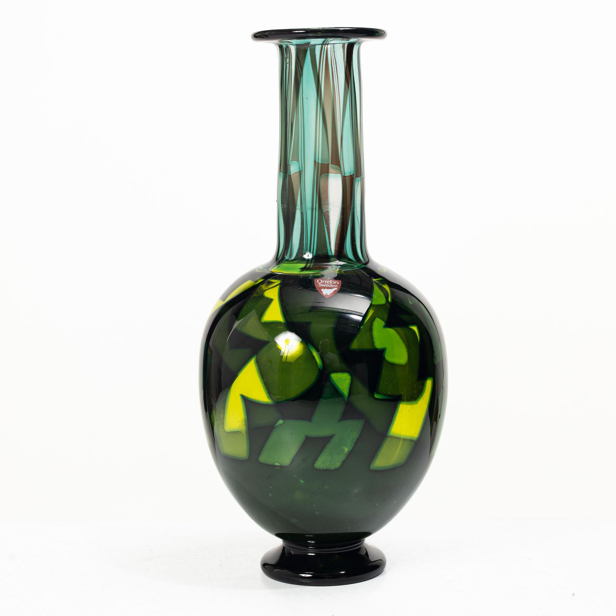 Eva Englund, Vase, glass, Orrefors 1988.