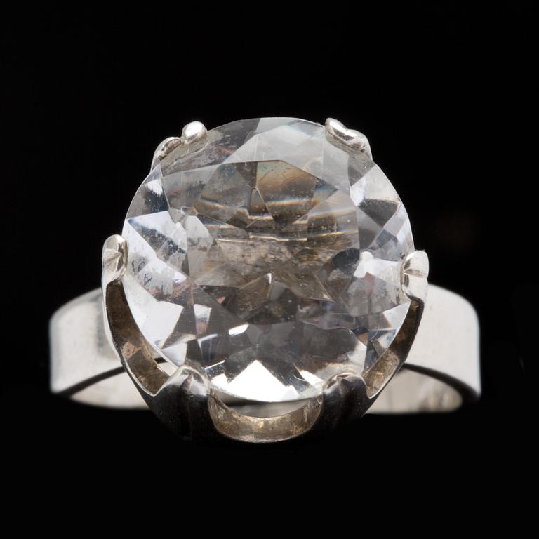 ARMRING SAMT RING, sterling silver med bergkristall. Totalvikt ca 17 g.