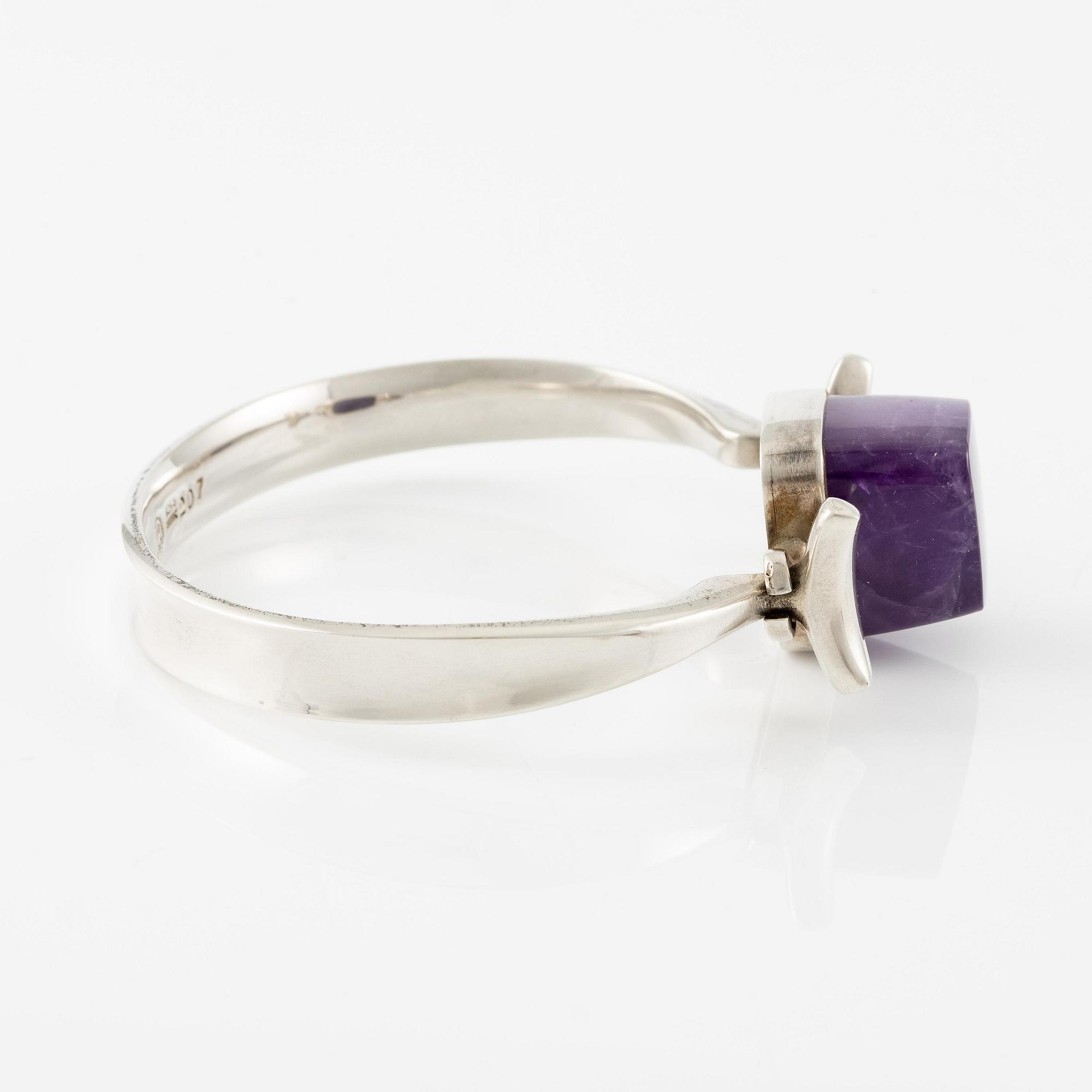Vivianna Torun Bülow-Hübe, a bracelet in sterling silver with an amethyst, for Georg Jensen.