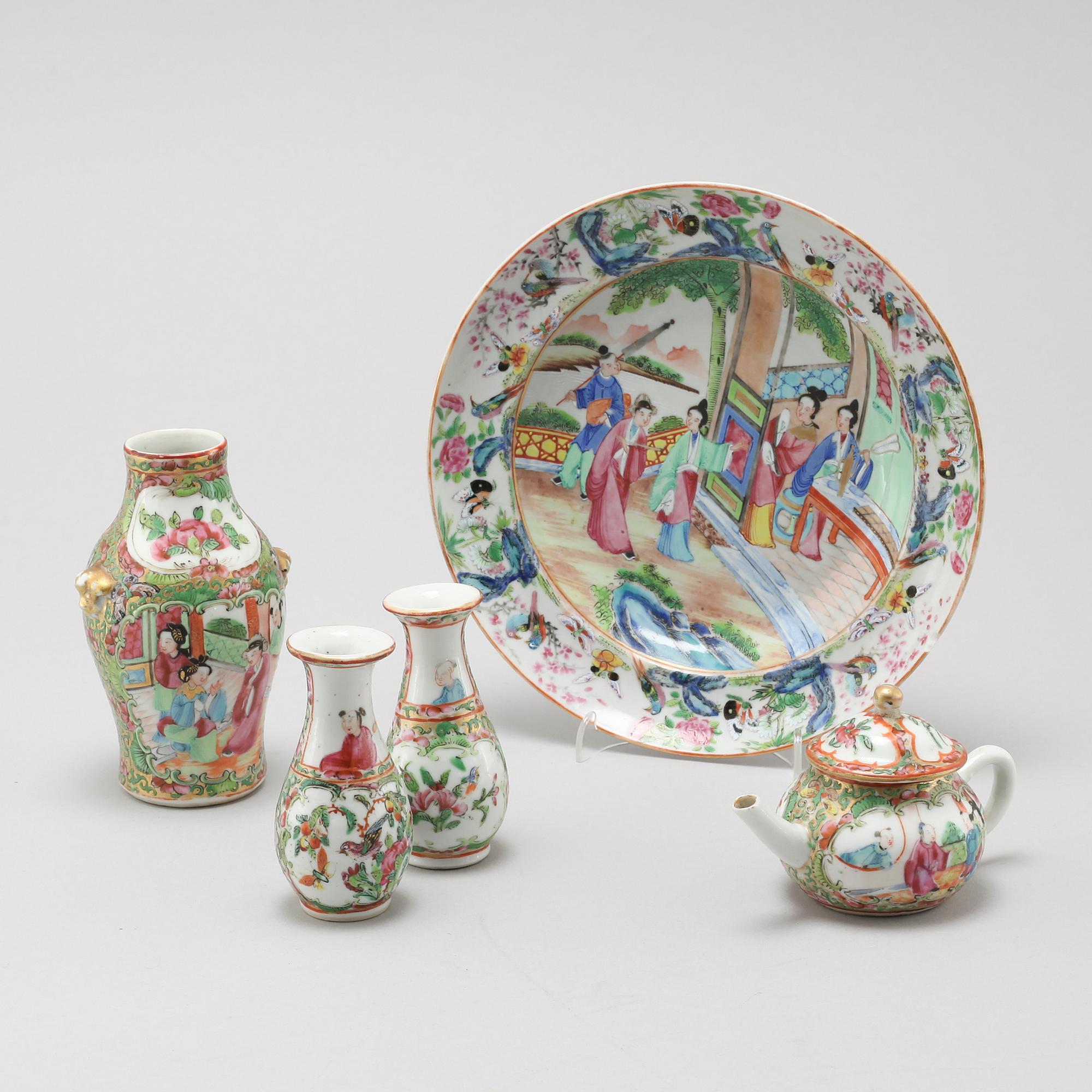 Five pieces of Kanton porcelian from late 19th century.