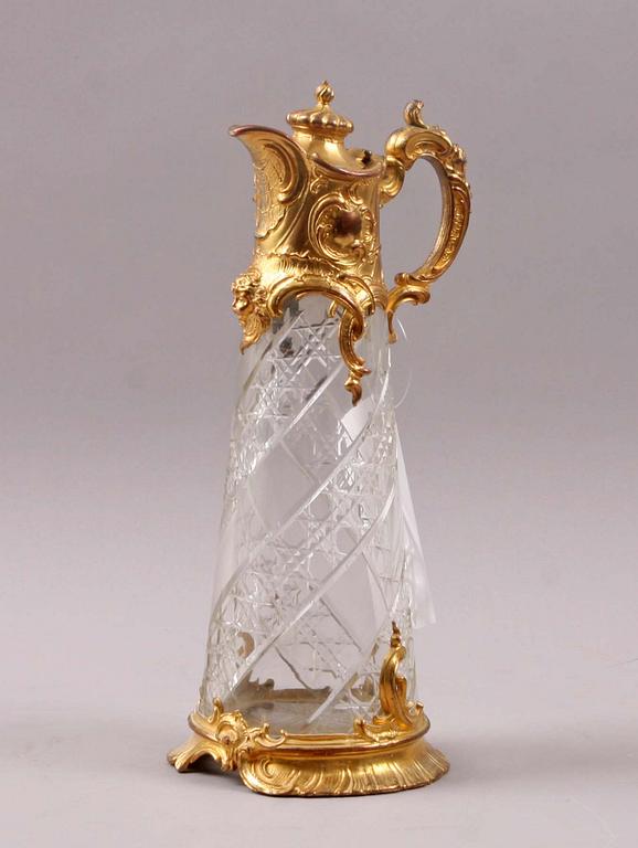 KARAFF, förgylld metall och glas, troligen Sankt Petersburg.