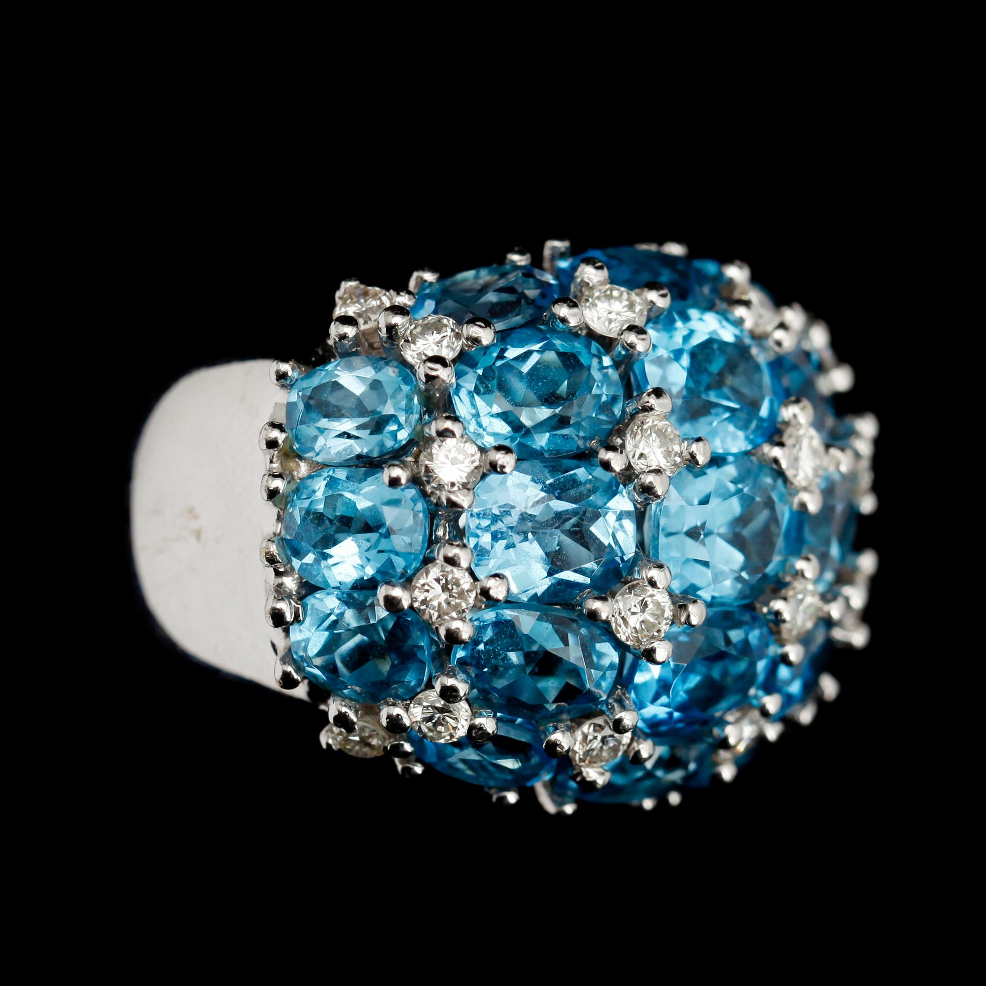 RING, 18 k vitguld, briljantslipade diamanter tot ca 0.80 ct samt 21 turkosa topaser.
