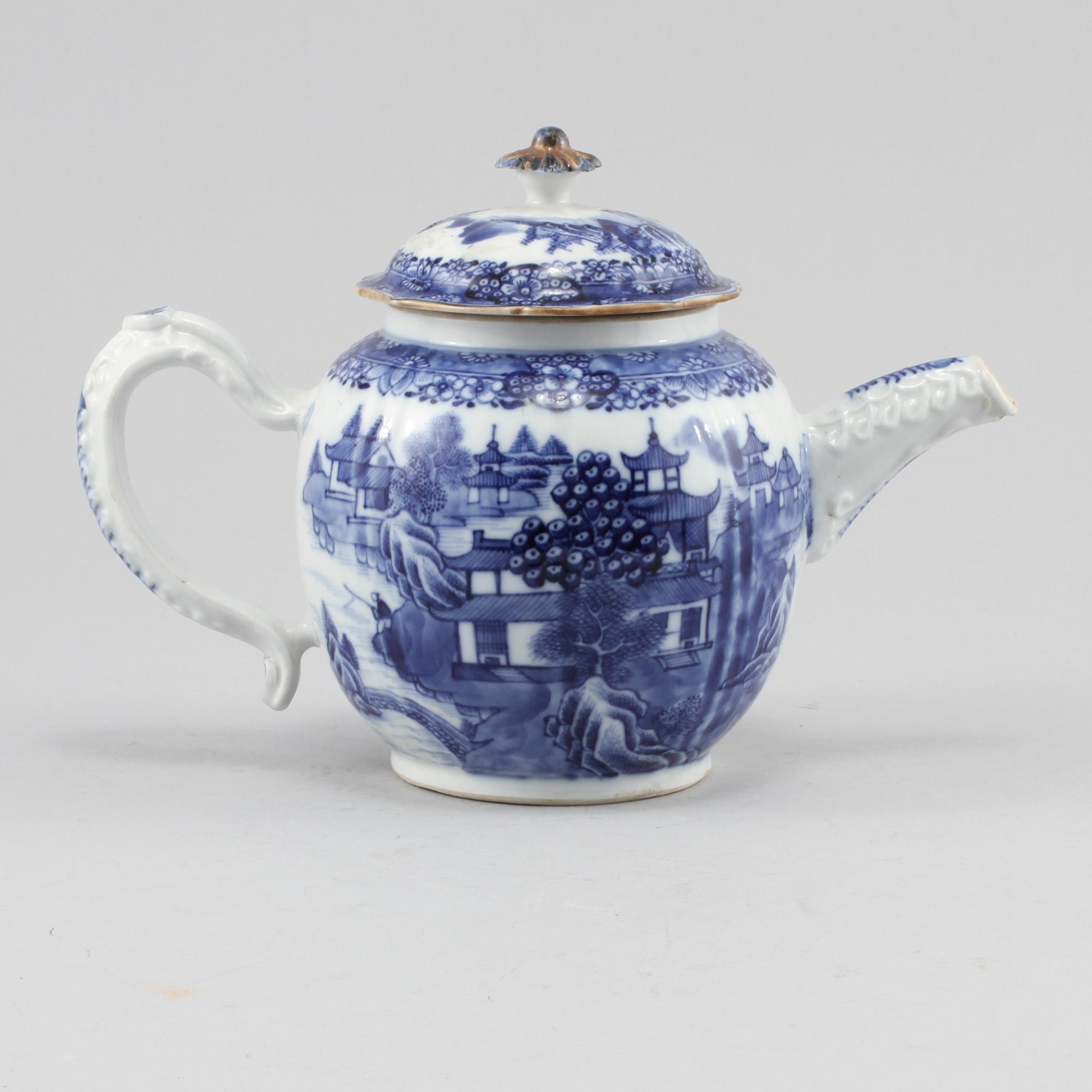 TEKANNA, porslin, Kina, omkring sekelskiftet 1800.