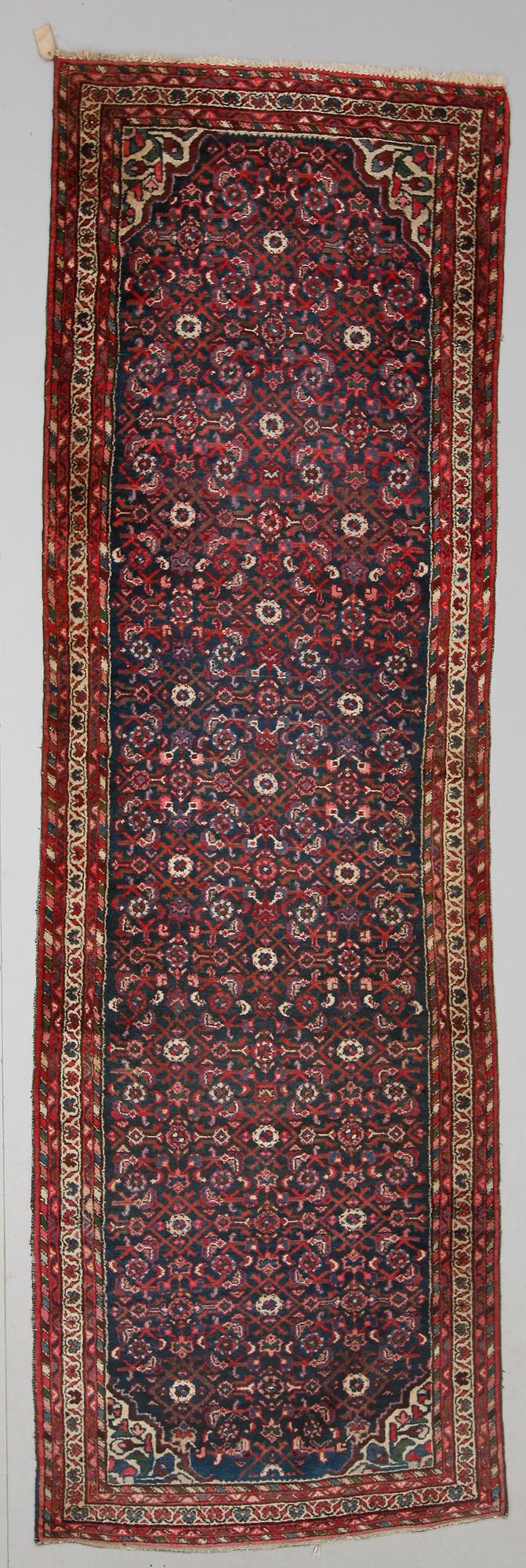 MATTA, orient, galleri, ca 306 x 99 cm.