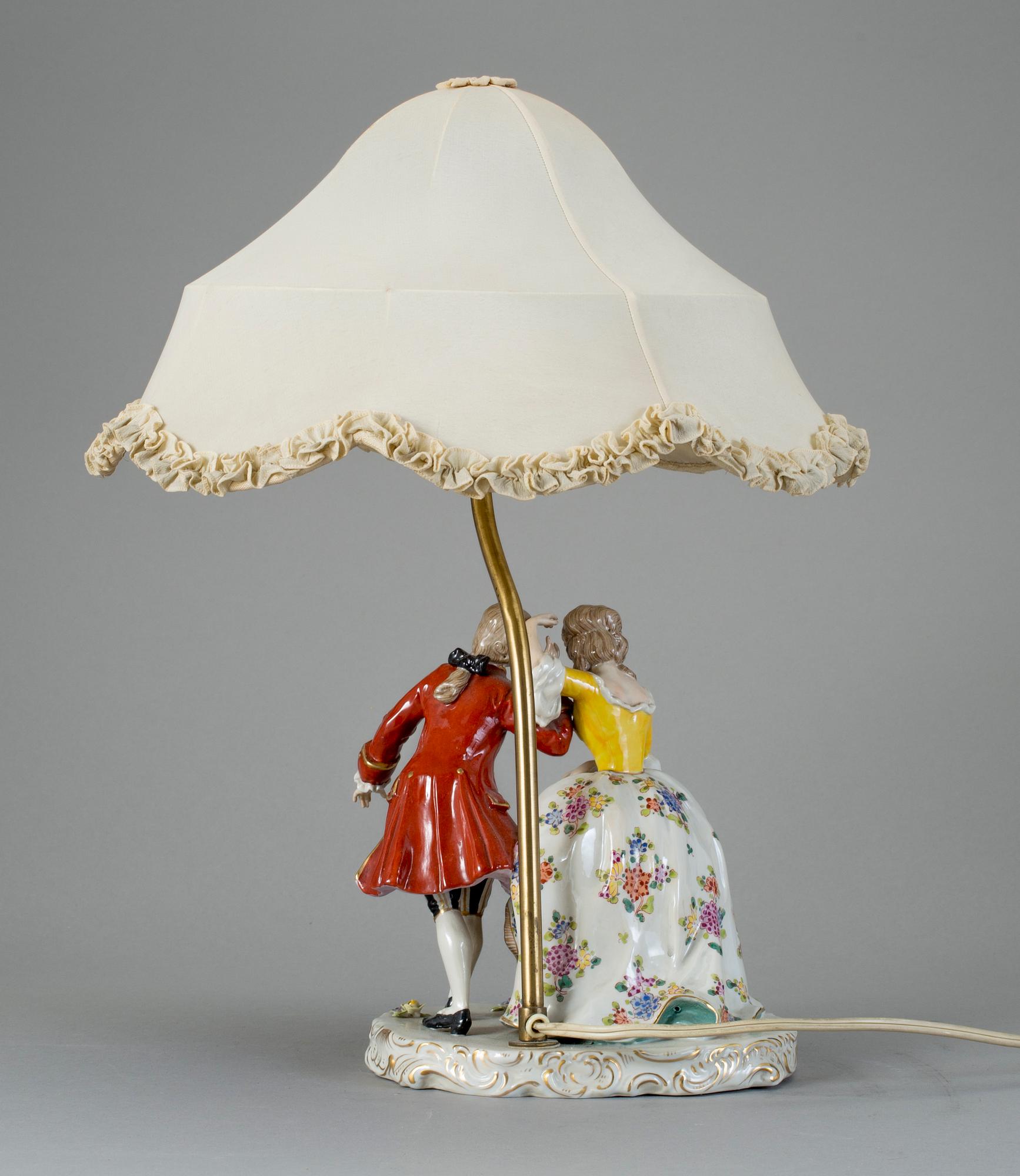 BORDSLAMPA, porslin, Neapel, tidigt 1900-tal.