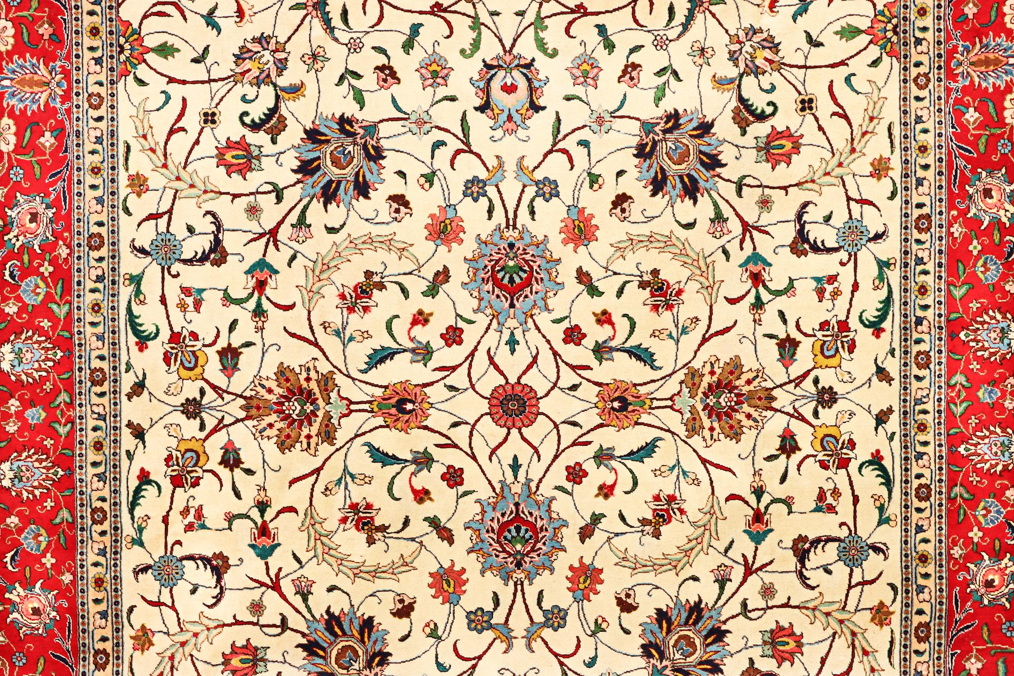 A Mahal carpet, c. 493 x 300 cm.