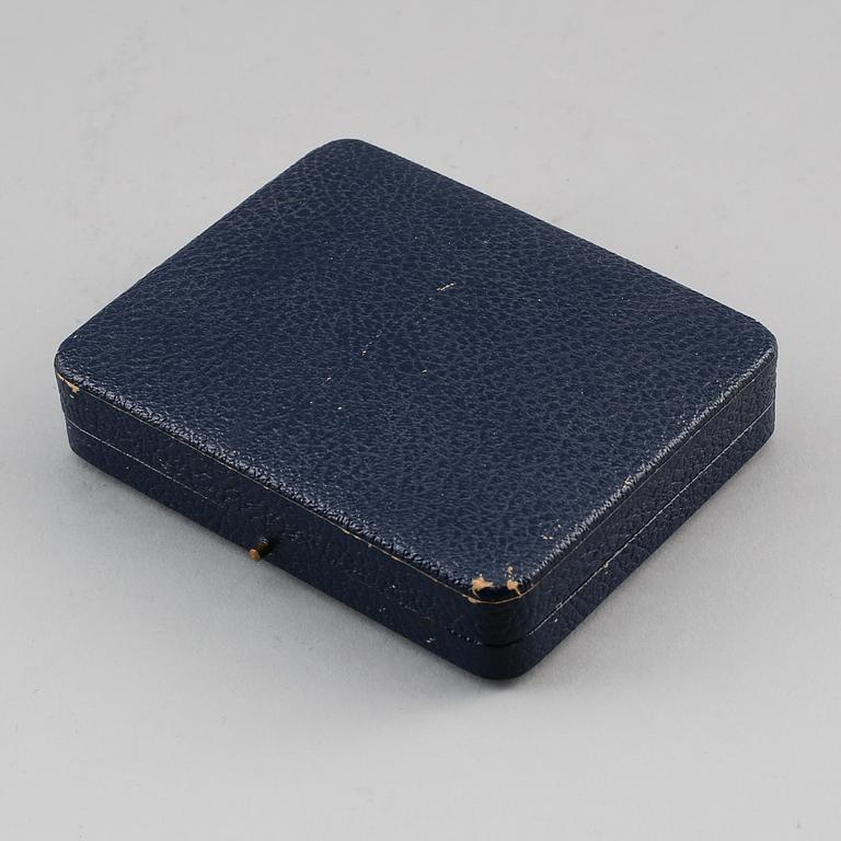 CIGARETTETUI, silver, rosenslipade diamanter. Vikt ca 162 g.