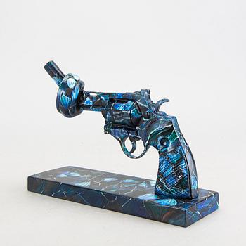 Carl Fredrik Reuterswärd,  Non-Violence Project Foundation skulptur 2014.
