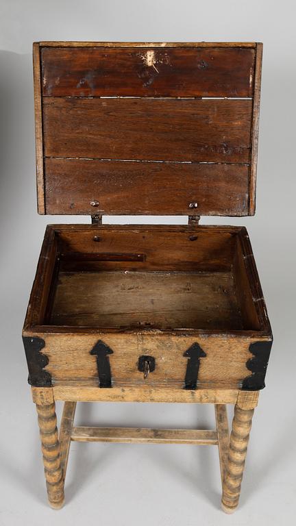 SKRIN, på benställning, allmoge, 1700-/1800-tal.