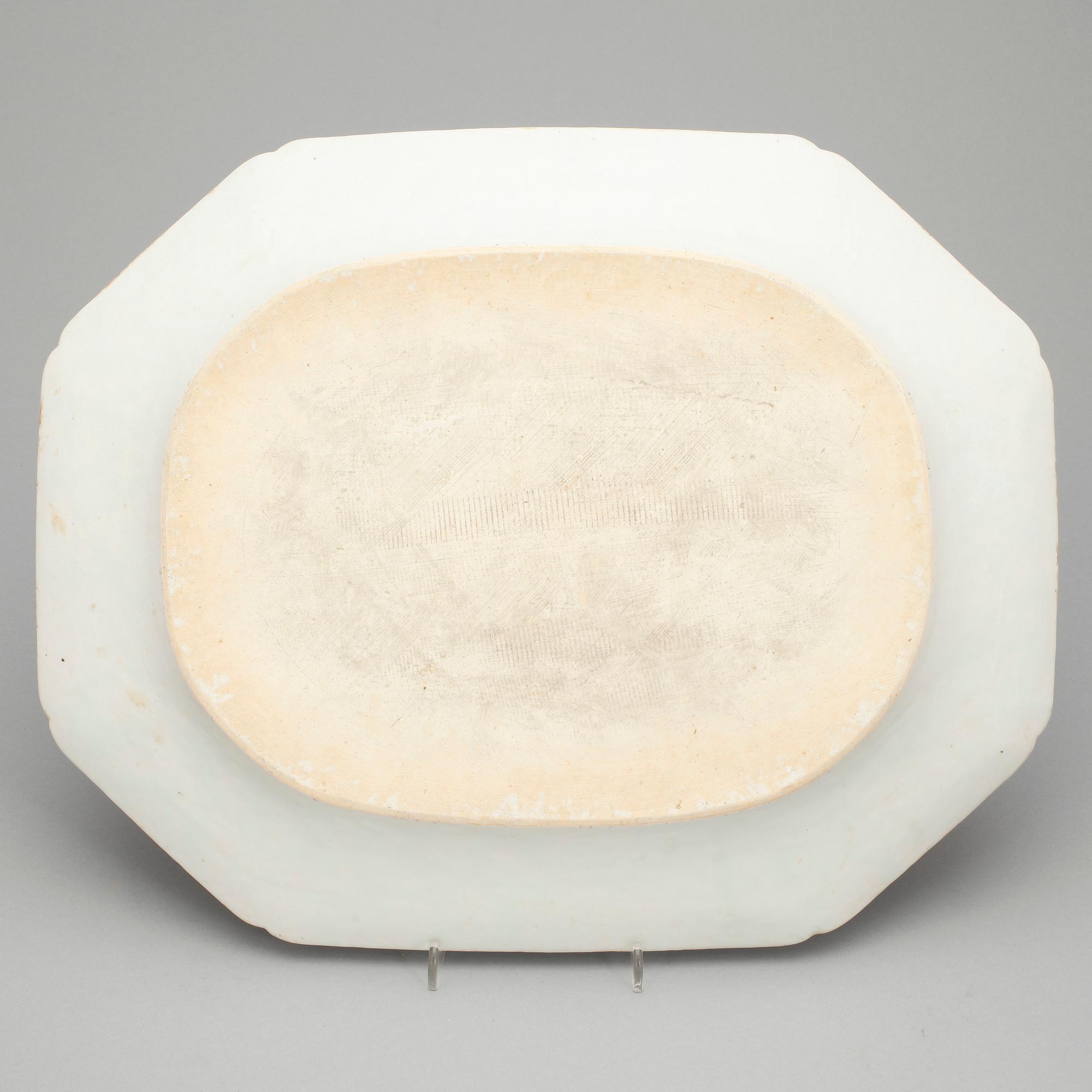 STEKFAT, porslin, Kina, Qianlong 1736-1795.