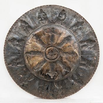 A silver platter around 1900 weight 1520 grams.