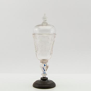 Cup with lid, glass, 18th century.
