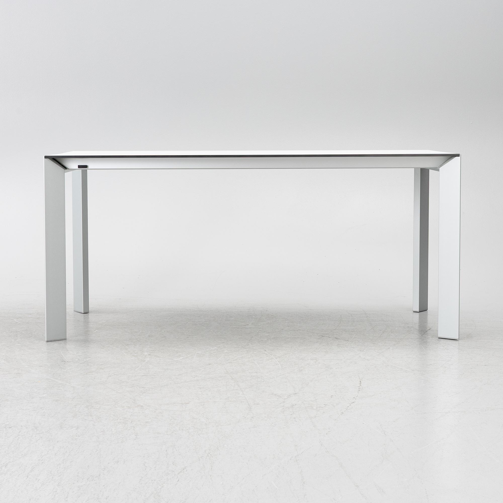 Bartoli Design, matbord, "Nori", Kristalia, 2008.