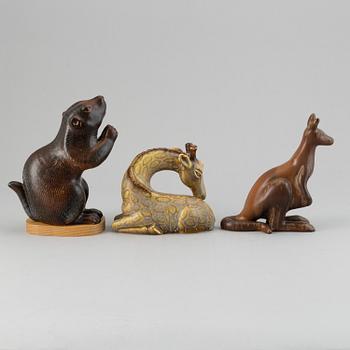 GUNNAR NYLUND, a set of three stroneware figurines, a squirrel, a kangaroo and a giraffe, Rörstrand, Sweden.