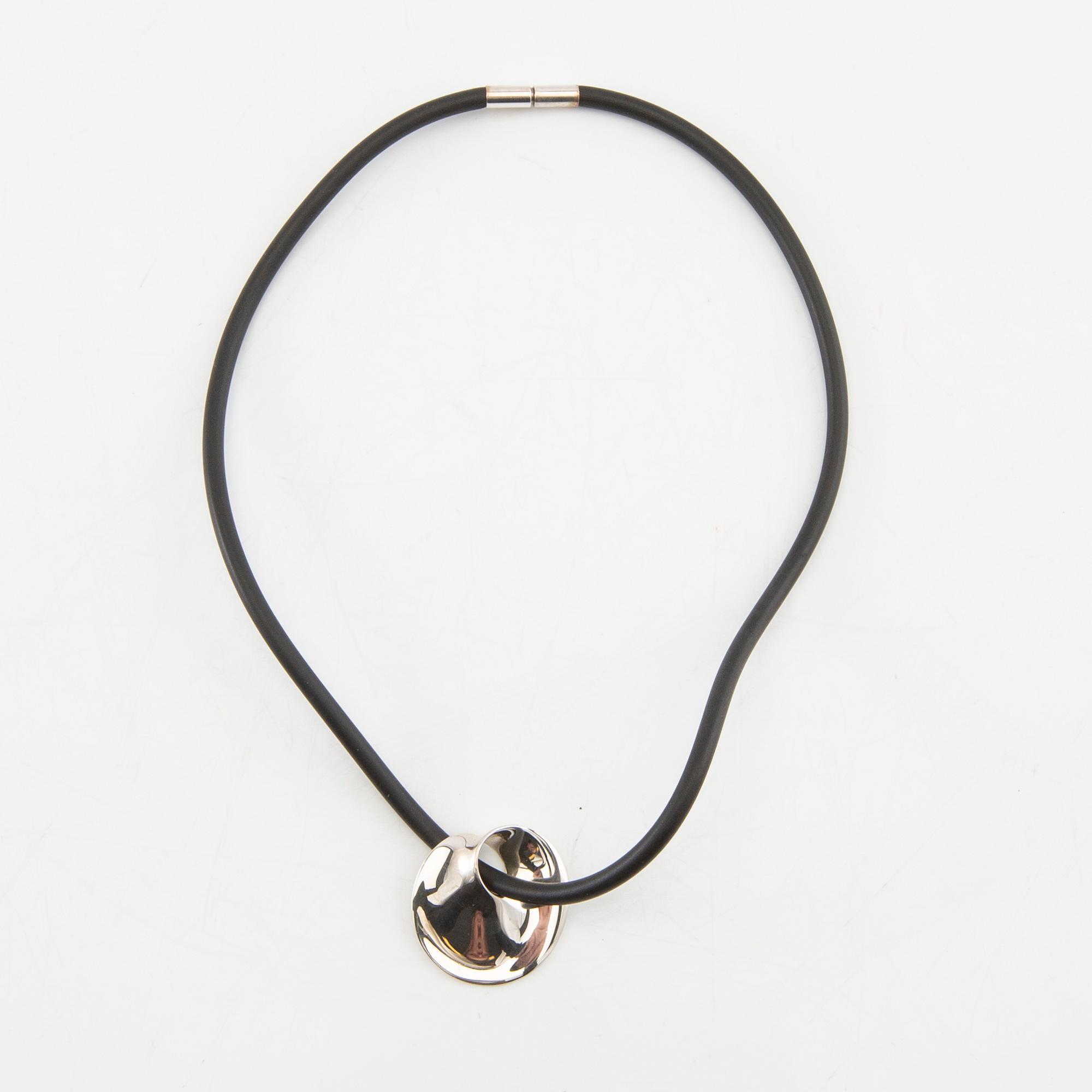 Vivianna Torun Bülow-Hübe, halsband "Möbius" för Georg Jensen.