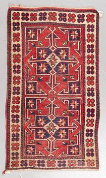 Matto, a semi-antique Anatolian, ca 131-133 x 75,5-78,5 cm (as well as 1 cm flat weave at one end).