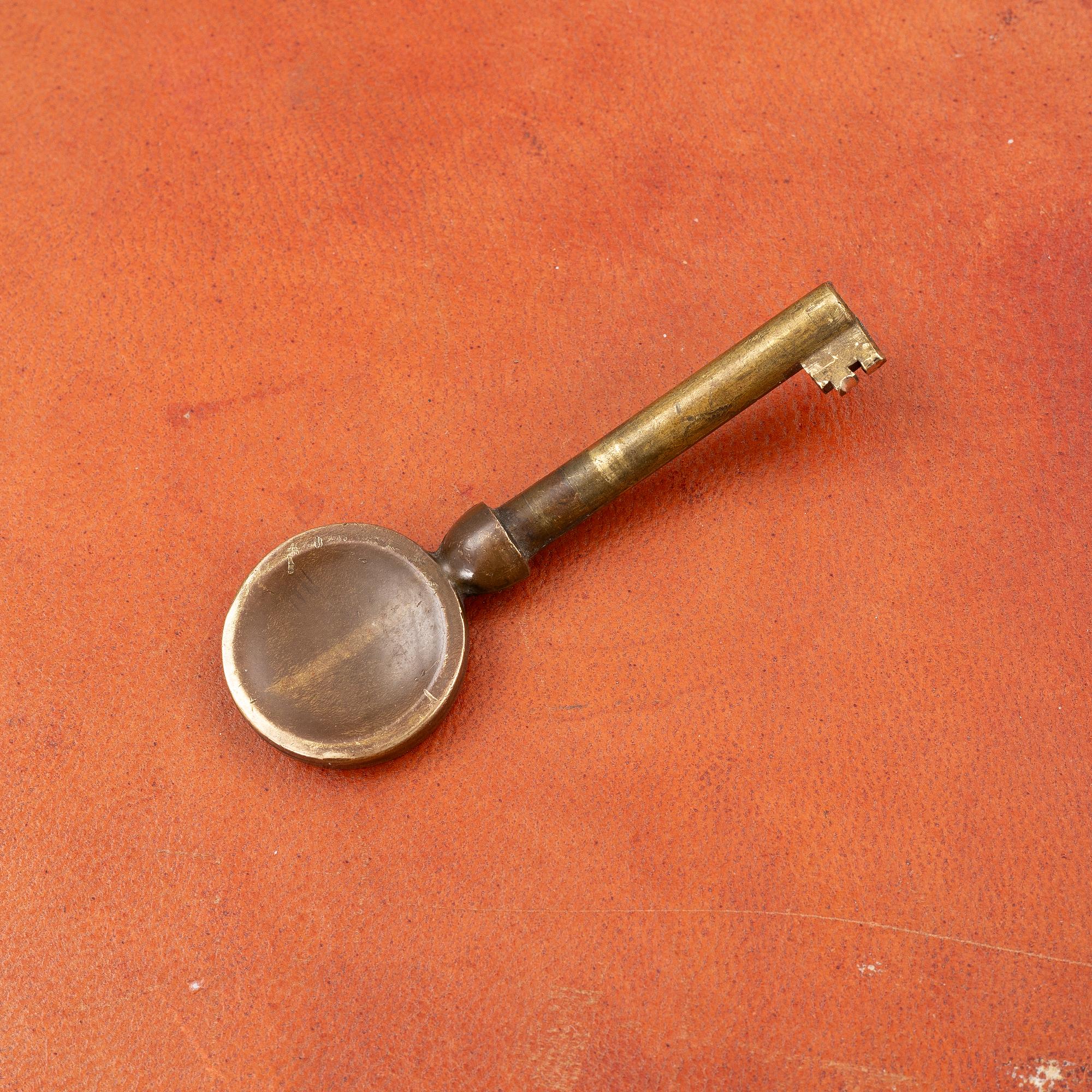 Cabinet, first half of the 20th century.