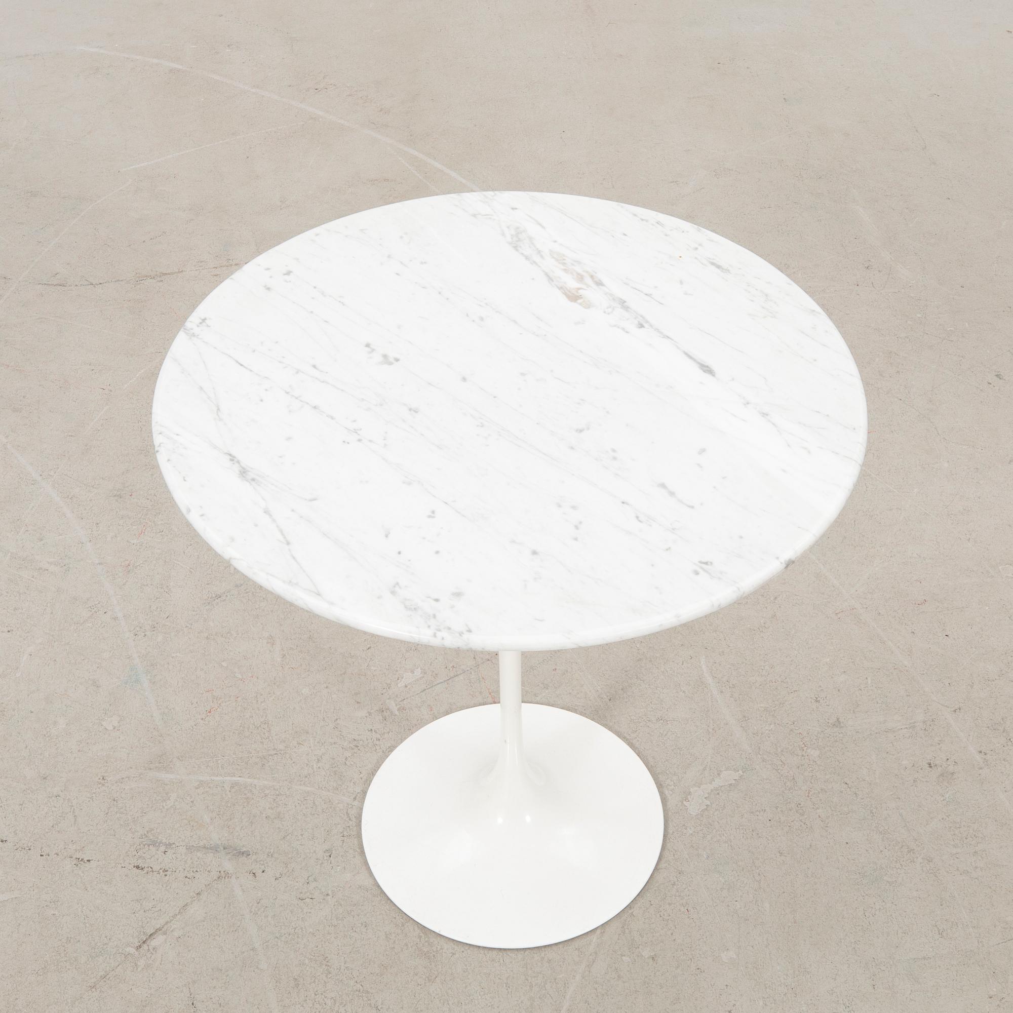 Eero Saarinen, sidobord, "Tulip", Knoll International sent 1900-tal/2000-tal.