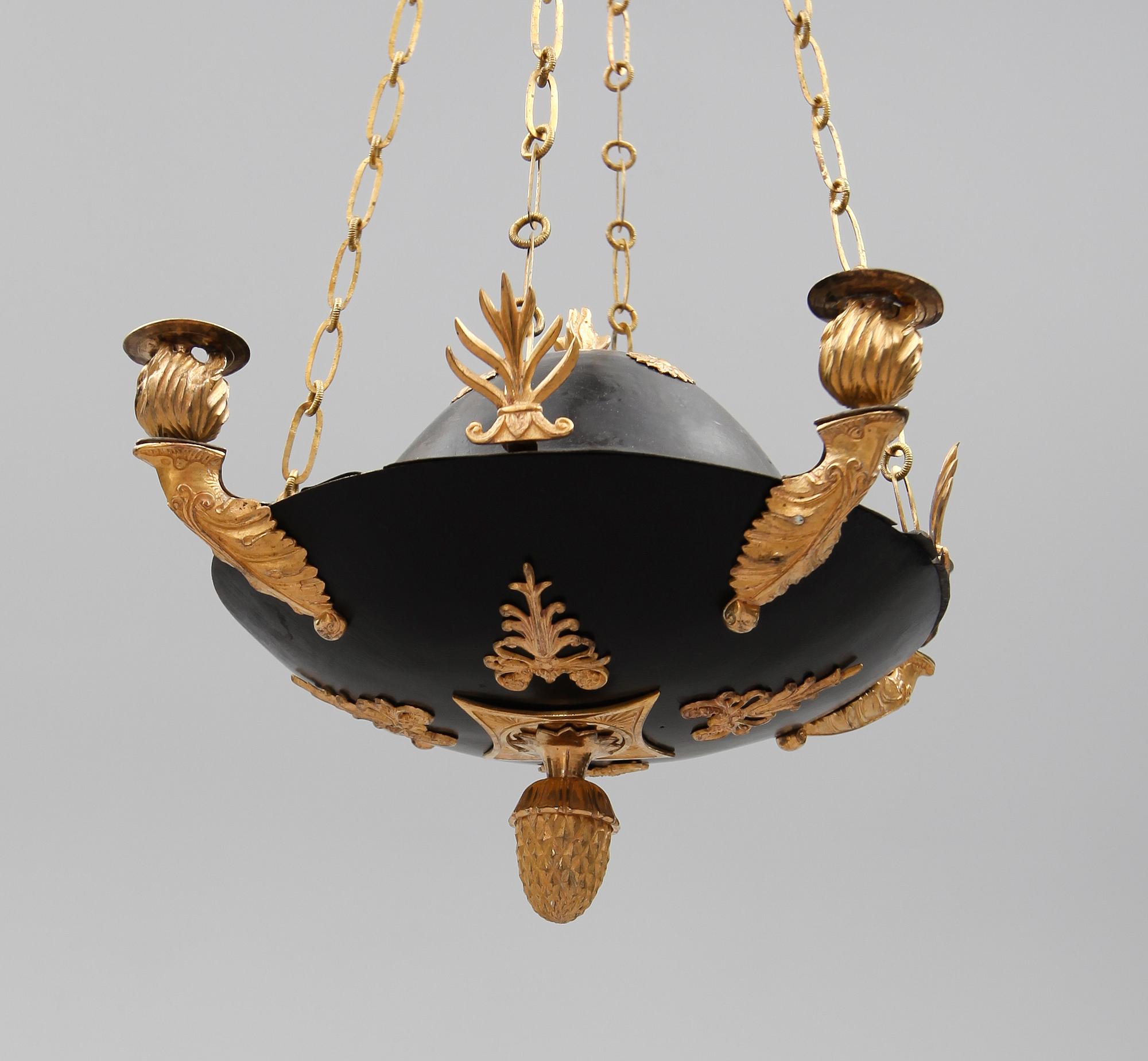 TAKAMPEL, empire, 1800-talets första hälft. Höjd ca 55 cm.
