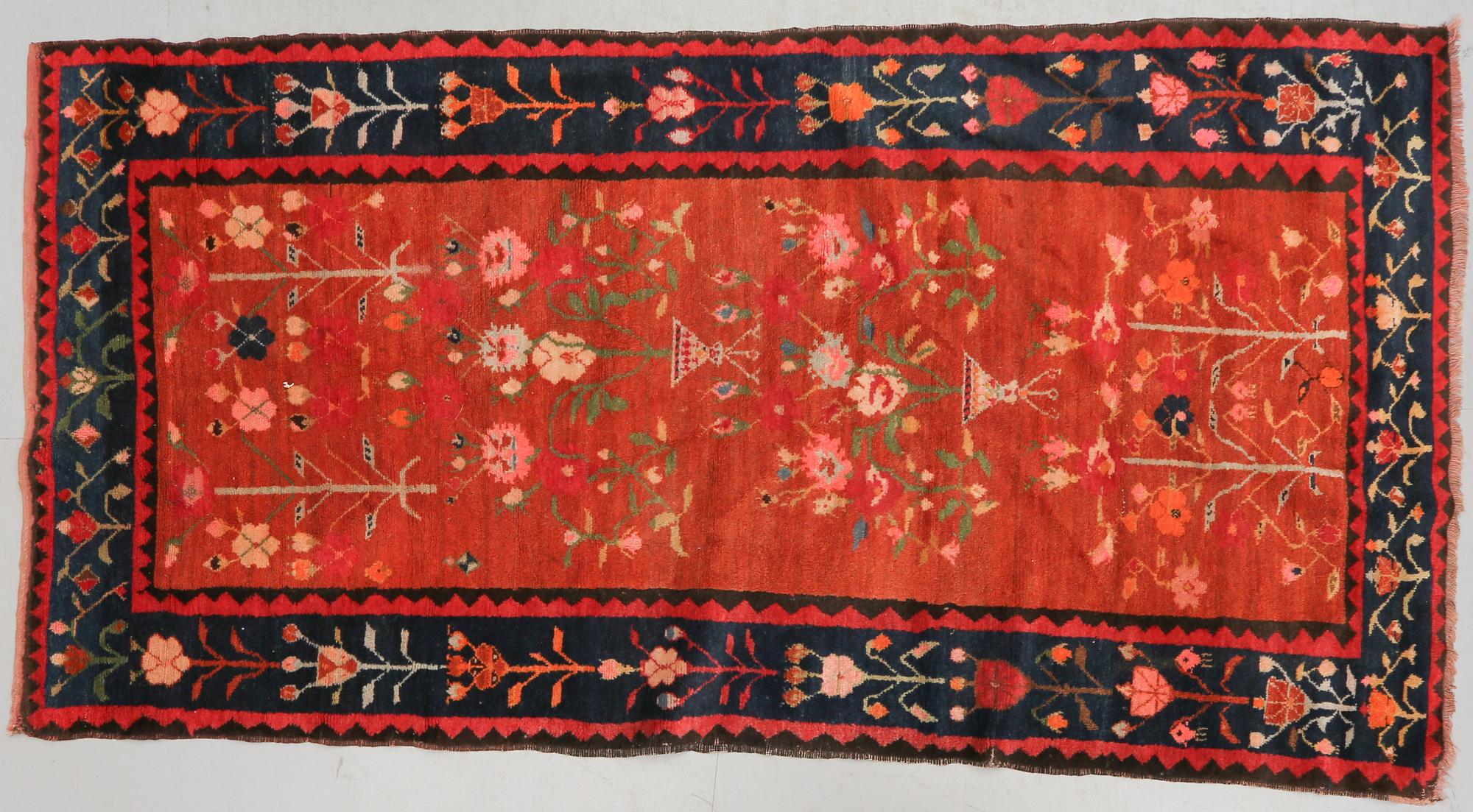 MATTA, troligen kaukasisk, old, ca 214 x 108 cm.