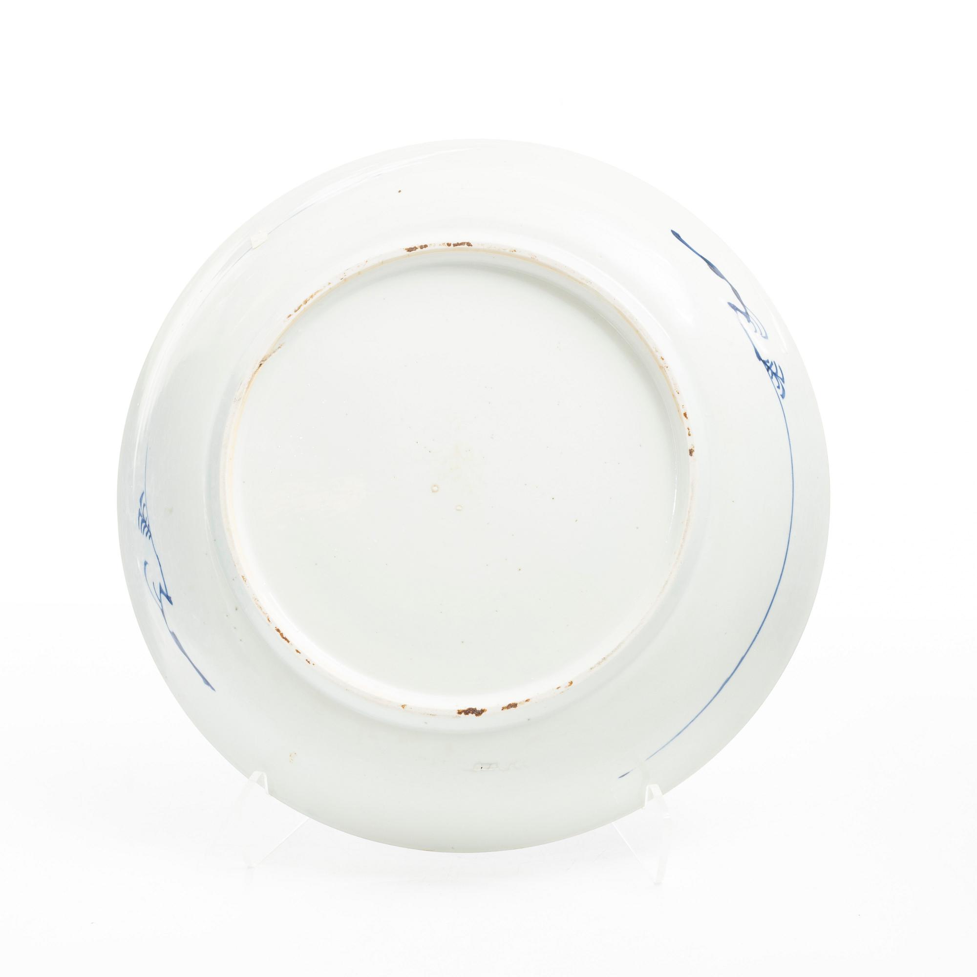 A group of three large Chinese blue and white porcelain dishes, Qing dynasty, Kangxi (1662-1722).