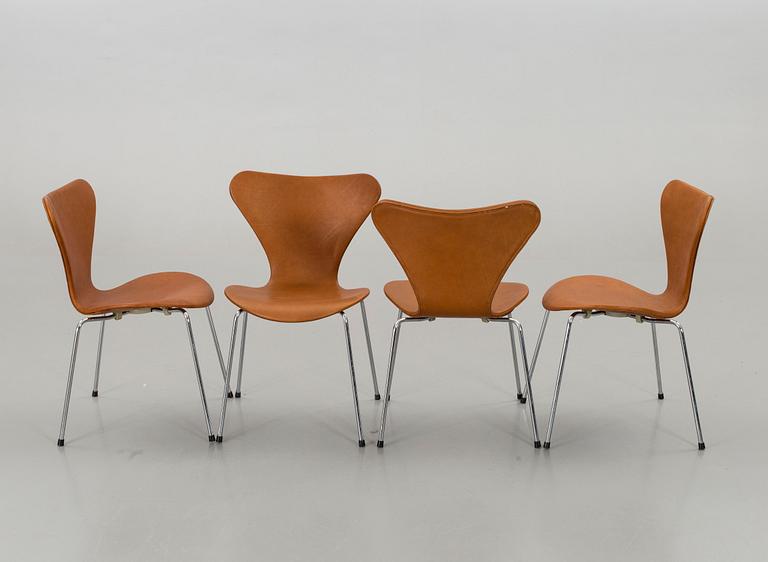 A SET OF 6 ARNE JACOBSEN "SERIES 7" CHAIRS, Fritz Hansen.