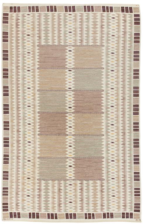 Barbro Nilsson, A CARPET. "Salerno grå" ("Kristianstad"). Flat weave. 327 x 211 cm. Signed AB MMF BN.