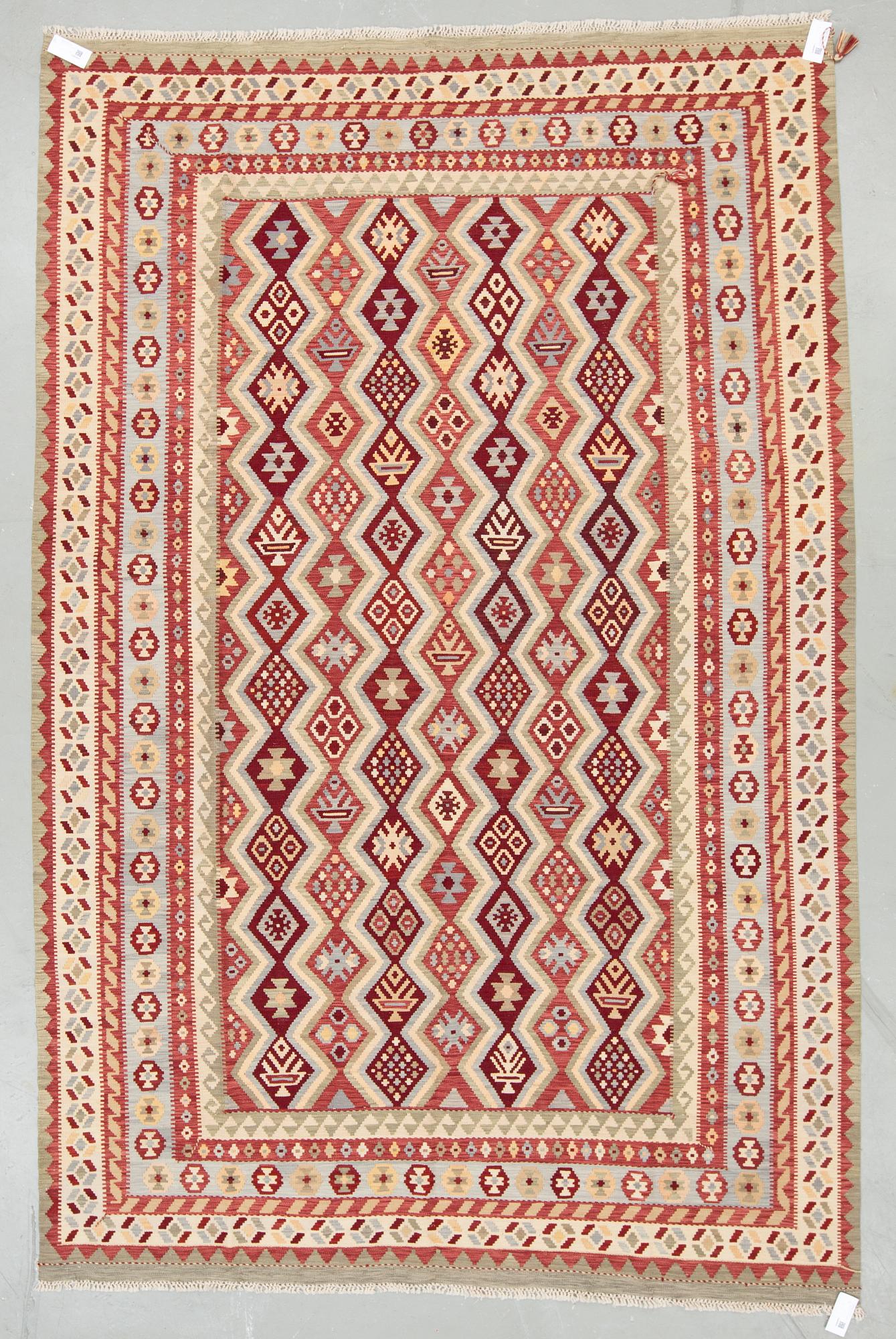 MATTA, Kelim. Ca 294x194 cm.