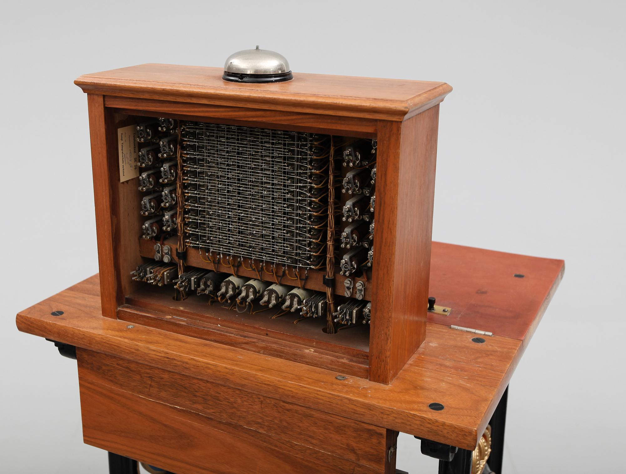 TELEFONVÄXEL MED VÄXELBORD, 1900-talets första hälft.