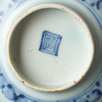 A pair of blue and white bowls, Ming dynasty (1368-1644).