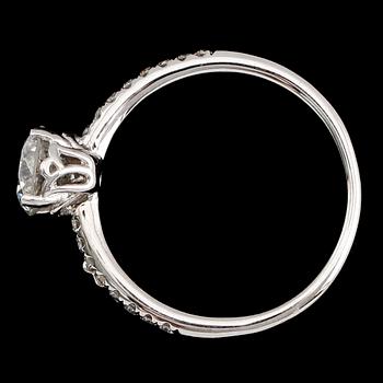 RING, 18 k vitguld, briljantslipade diamanter tot ca 1.04 ct.